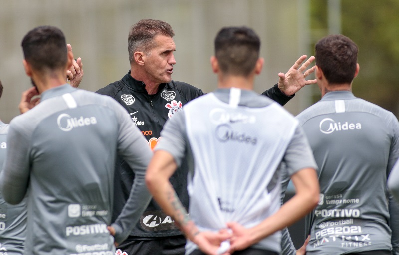 Com Jô e Cazares, Mancini deve escalar Corinthians ofensivo para pegar o Coritiba.