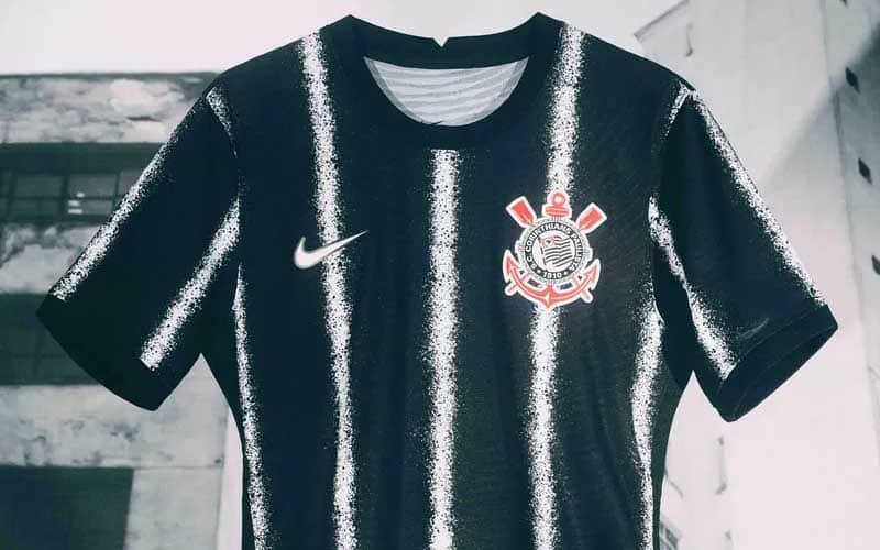 Camisa 2 tem listras que remetem à tinta spray. (Foto: Divulgação / Nike)