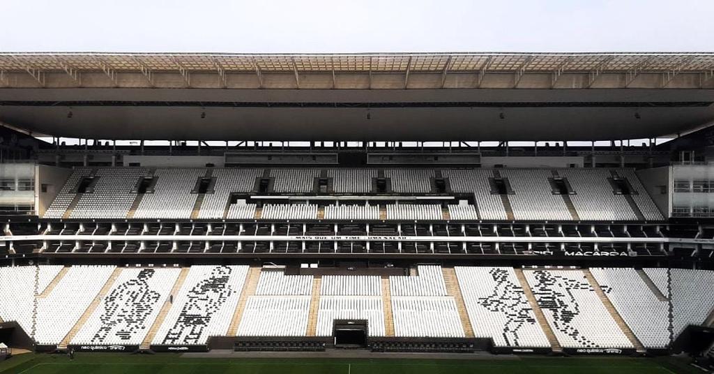A Polícia Militar de São Paulo não permitiu que o mosaico do setor Oeste da Neo Química Arena permanecesse para o Derby. (Foto: Reprodução/Twitter @gavioesoficial)