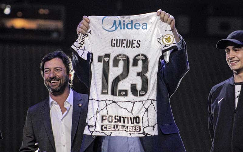Roger Guedes escolheu um número bastante "diferente"! (Foto: Reprodução / Corinthians TV)