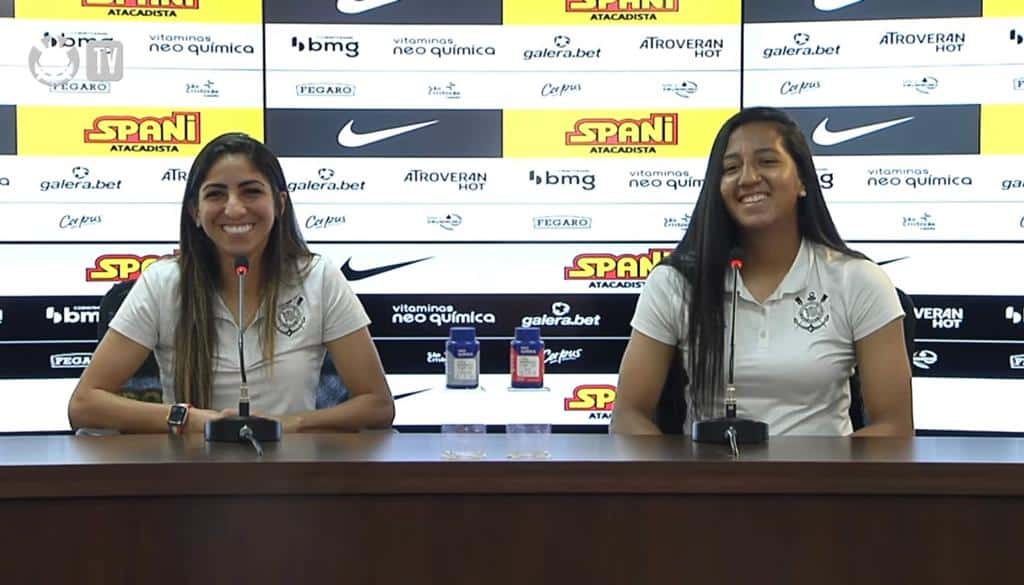 As atletas do Corinthians Feminino, Katiuscia e Kemilli falaram sobre vários assuntos durante entrevista coletiva no CT Dr. Joaquim Grava. (Foto: Divulgação)