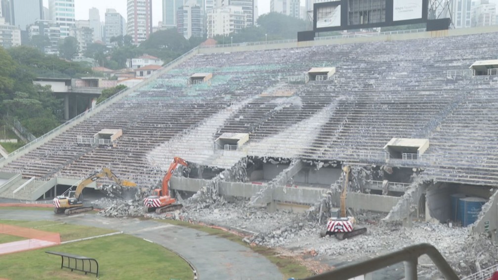 Pacaembu em processo de demolição: (Foto: Repercussão Rede Globo)