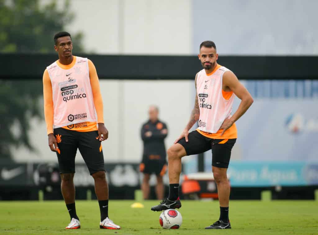 Jô e Renato Augusto em treino pelo Corinthians (Foto: Rodrigo Coca/Agência Corinthians)