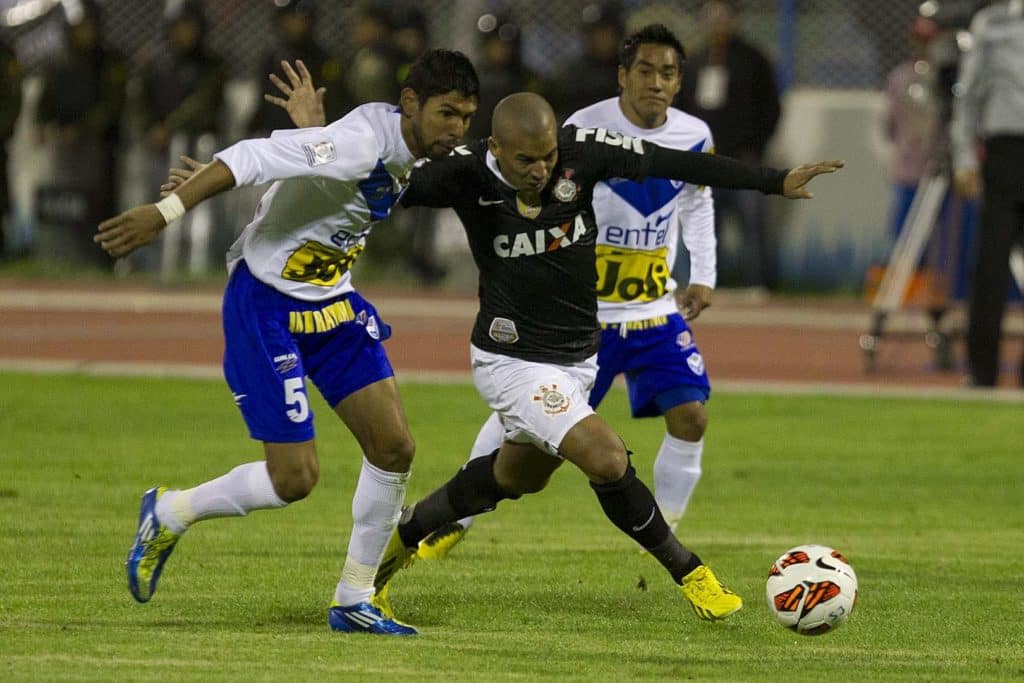 Corinthians durante partida na Bolívia, contra o San José, em 2013 (Foto: Daniel Augusto Jr./Agência Corinthians)