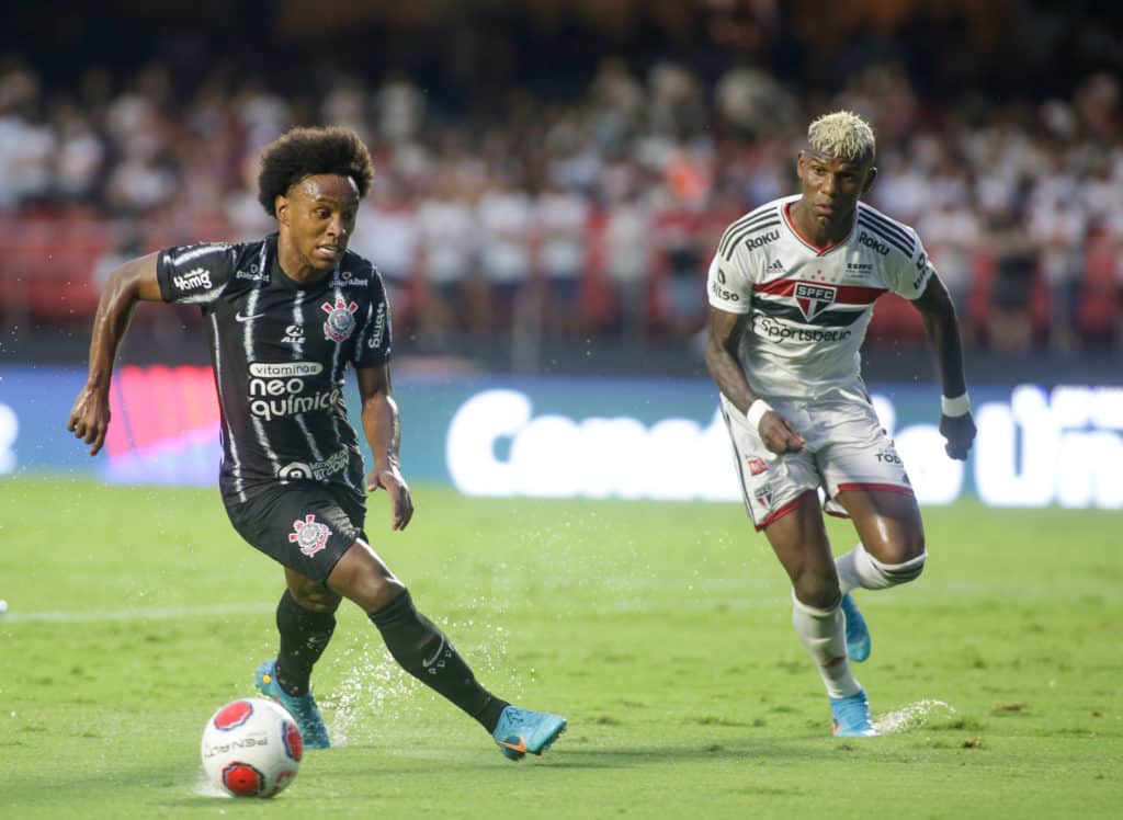 Willian avançando (Foto: Rodrigo Coca/Agência Corinthians)