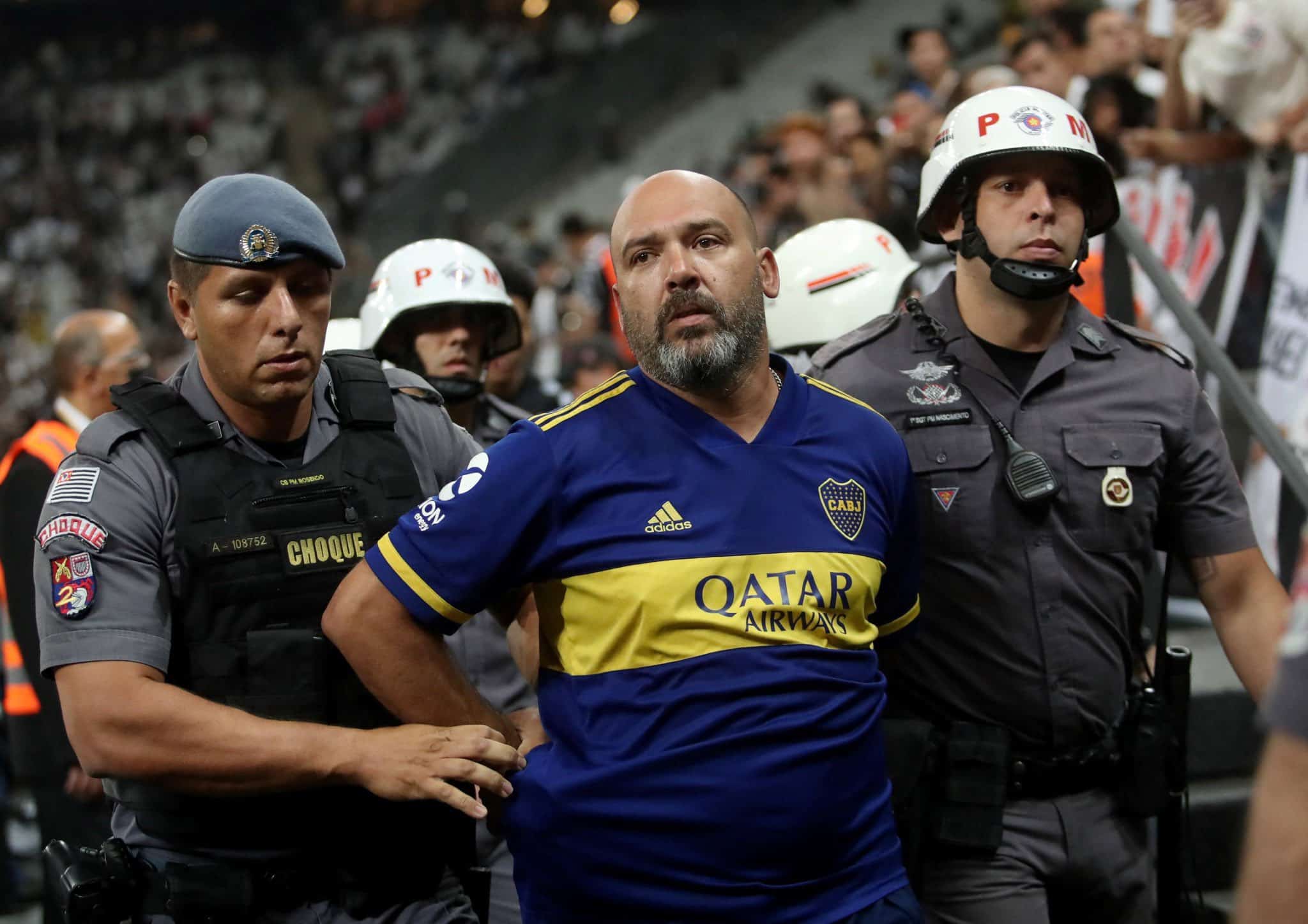 (Torcedor foi detido durante Corinthians x Boca Juniors Foto: AMANDA PEROBELLI / REUTERS)