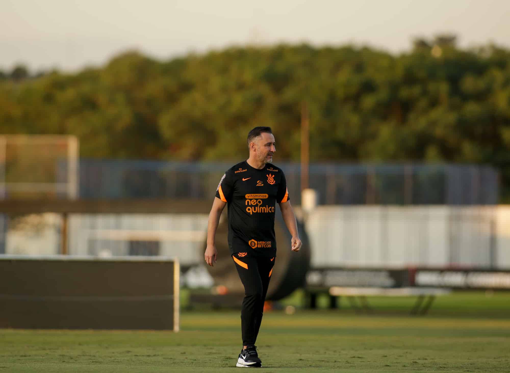 Vitor Pereira concederá coletiva às 14hs (Foto: Rodrigo Coca/Agência Corinthians)