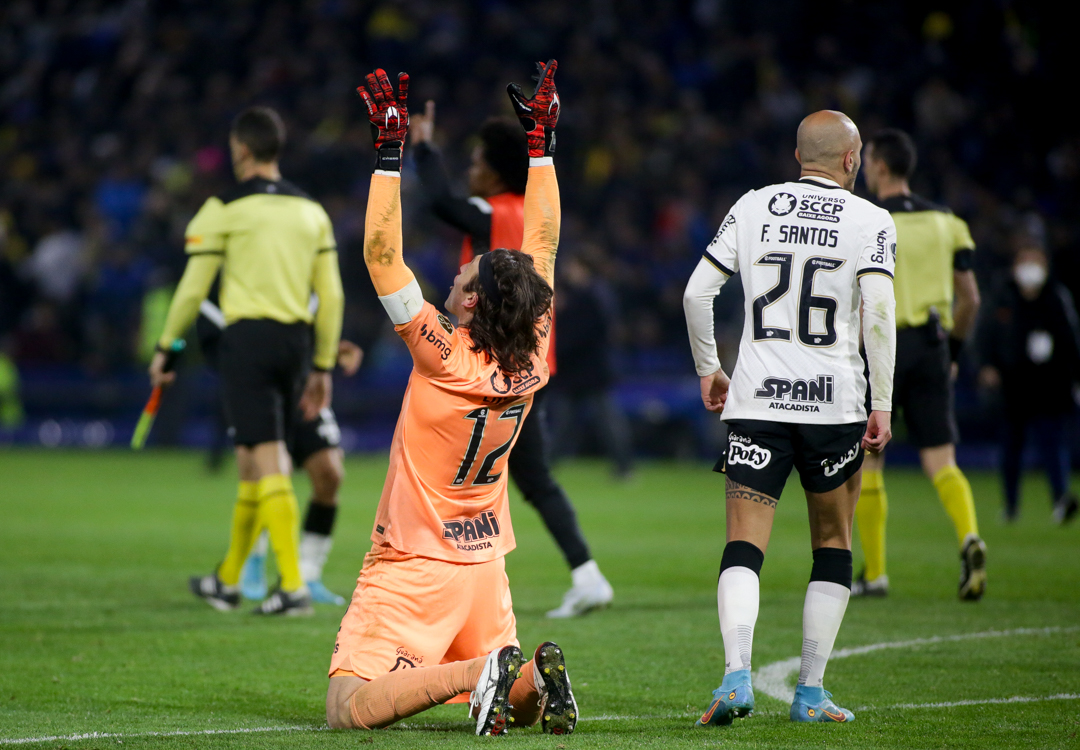 Cássio e Fabio Santos chegam a marcas históricas com a camisa do Corinthians neste domingo