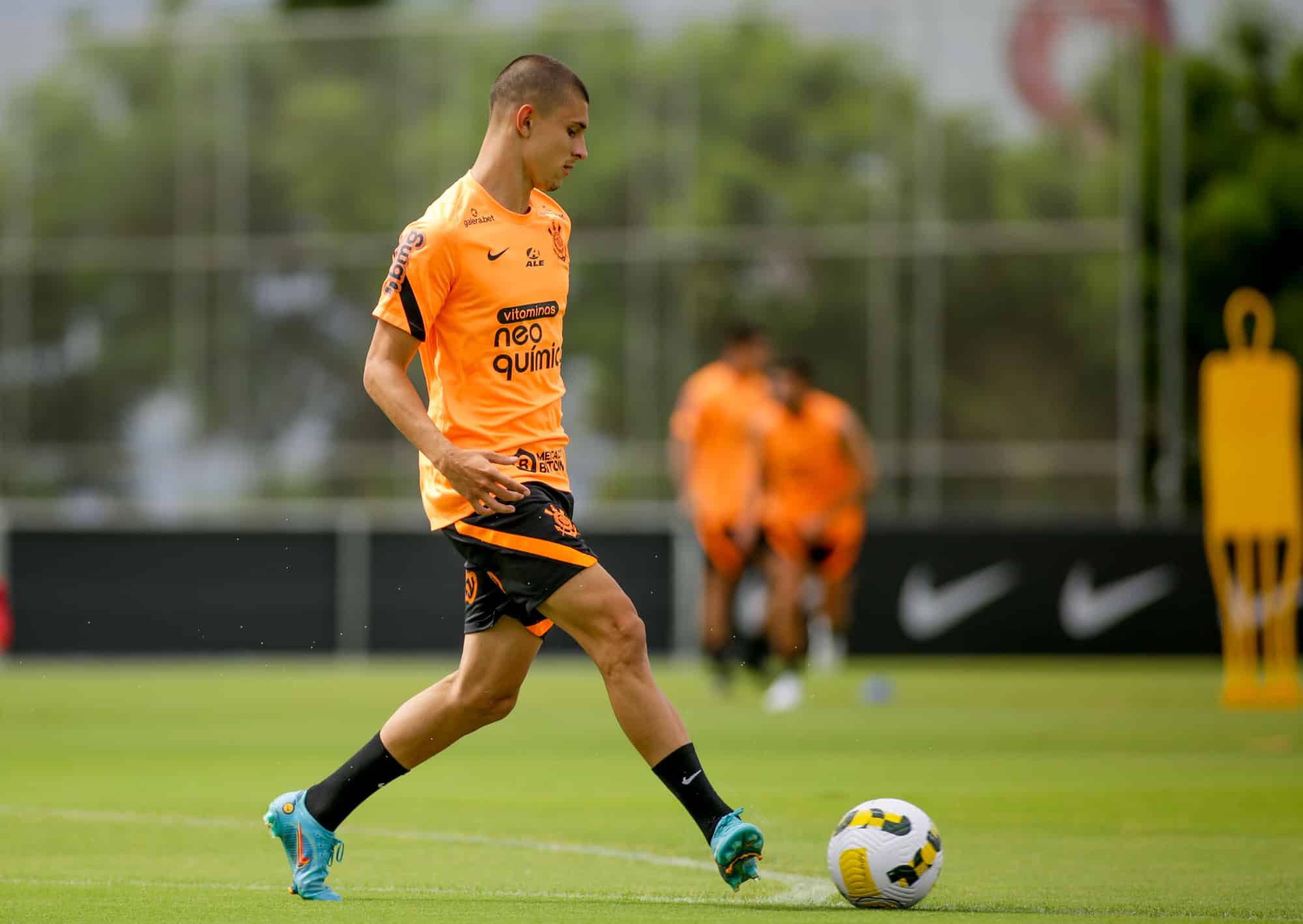 Léo Mana é chamado ao profissional; três jogadores são convocados para a seleção sub-20