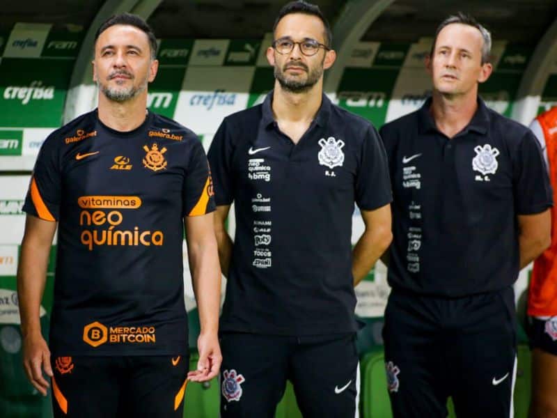 Corinthians ainda tem pendências com Vítor Pereira e comissão técnica; entenda