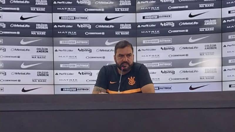 Copinha: Danilo analisa calendário e promete 'rodar' elenco durante a disputa do torneio