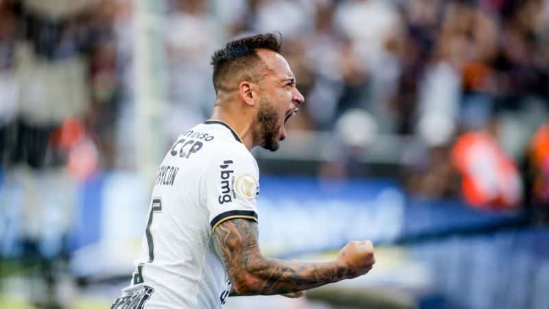 Corinthians inicia semana decisiva em relação ao volante Maycon; veja detalhes