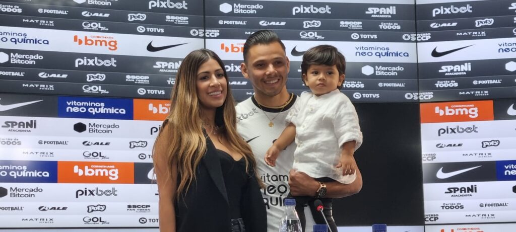 Ángel Romero fala sobre voltar ao Corinthians mais 'maduro' e exalta família