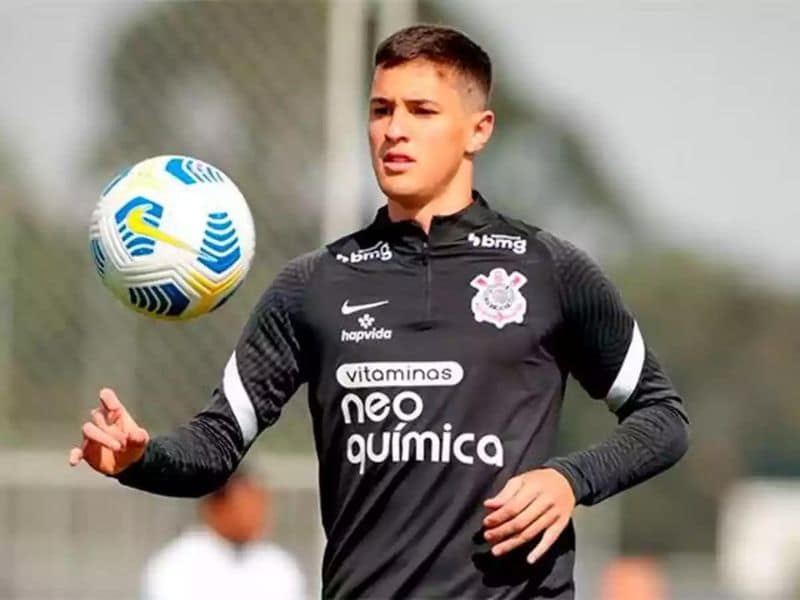Cruzeiro avança por contratação de Mateus Vital, do Corinthians