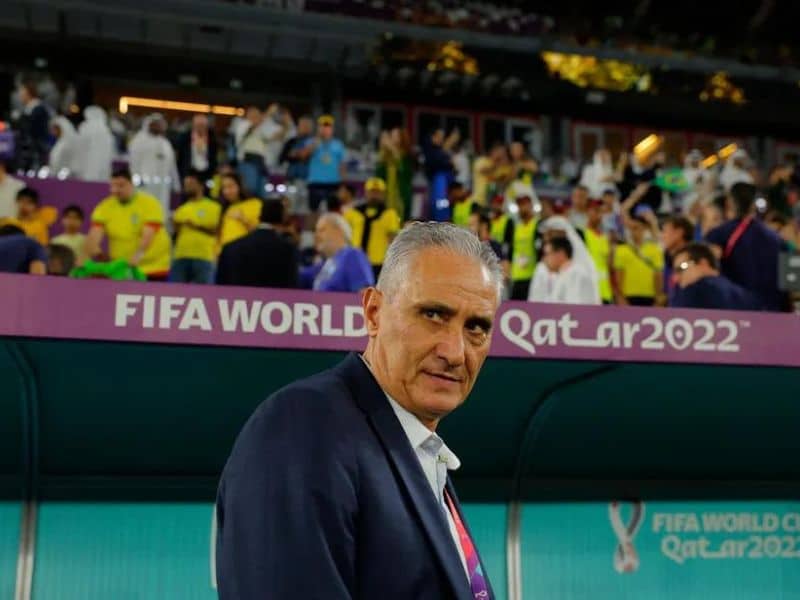 Torcida do Corinthians pede Tite de volta após eliminação do Brasil na Copa do Mundo