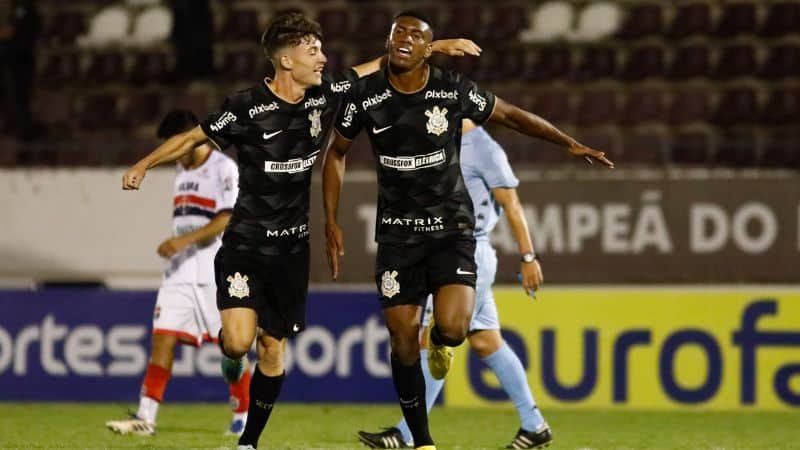 Destaque do Corinthians, Felipe Augusto comemora gols na Copinha e relembra fase difícil