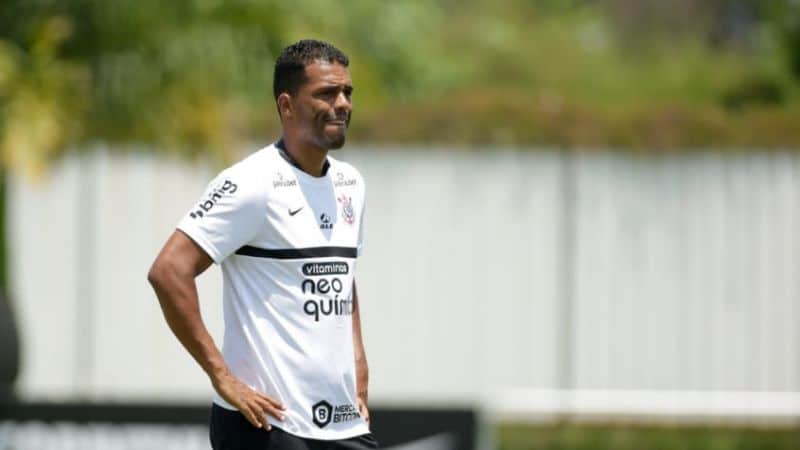 Técnico do Corinthians explica substituições e avalia partida de Bidu