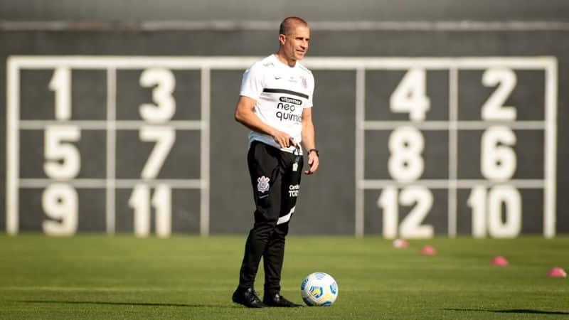 Sylvinho volta ao posto de treinador após onze meses, (Foto: Reprodução/ Ag. Corinthians)