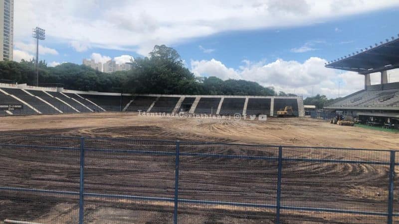Corinthians inicia reforma do gramado da Fazendinha