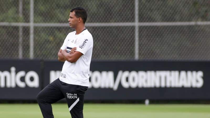 Fernando Lázaro lamenta derrota e diz que o Corinthians 'sentiu' os desfalques