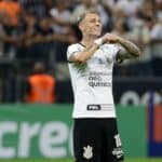 Artilheiro! Róger Guedes ultrapassa Guerrero no estádio do Corinthians