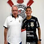 Corinthians renova contrato do meio-campista Adson; veja detalhes