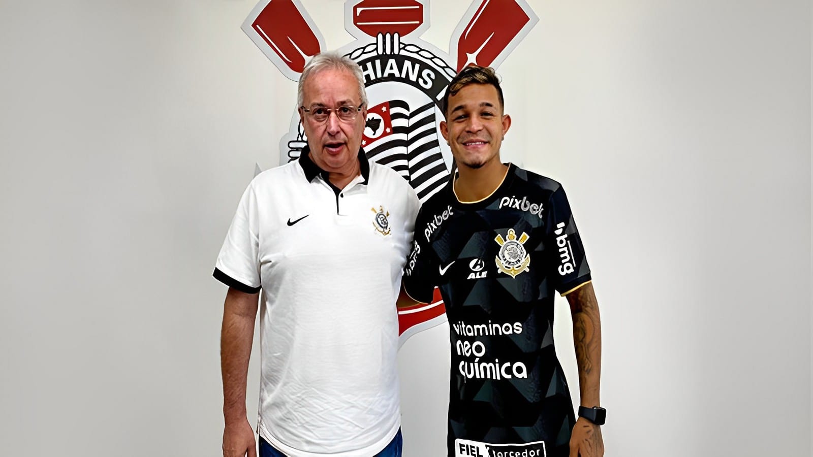 Corinthians renova contrato do meio-campista Adson; veja detalhes