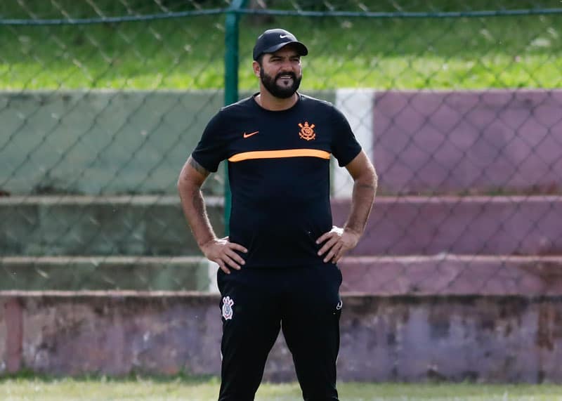 Danilo chegou a comentar sobre a lesão de Juninho enquanto concedia a coletiva, na últime terça. (Foto: Rodrigo Gazzanel / Ag Corinthians)