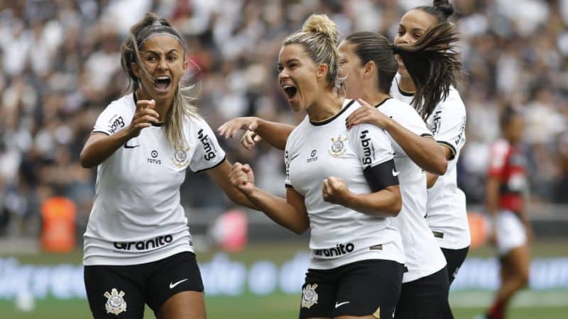Corinthians bate o Flamengo e conquista o título da Supercopa Feminina 2023