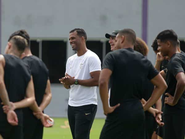 Clássico contra o Santos pode ser 'xeque-mate' para o Corinthians consolidar o time ideal
