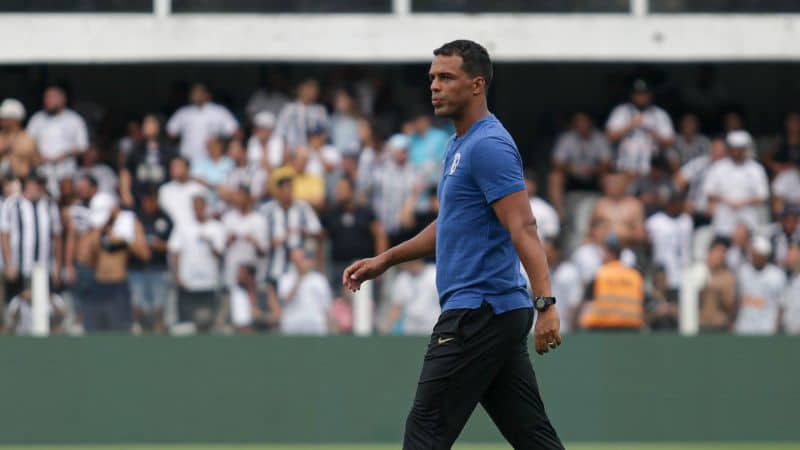 Fernando Lázaro fala sobre gol anulado do Corinthians: 'tentar engolir'