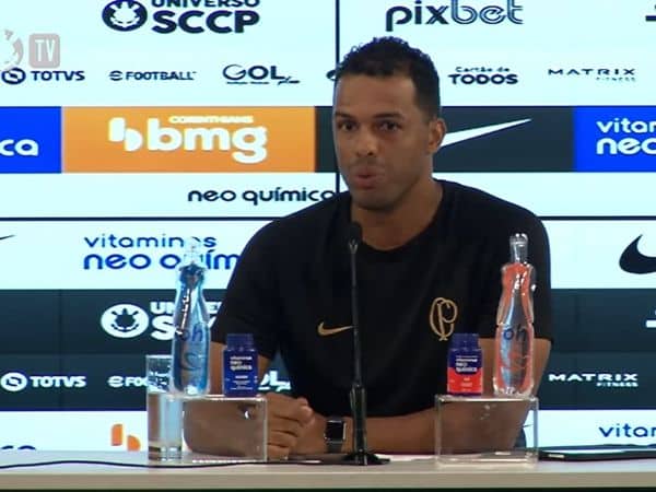 Técnico do Corinthians explica escolha de Romero para iniciar a partida contra o Botafogo ao invés de Júnior Moraes