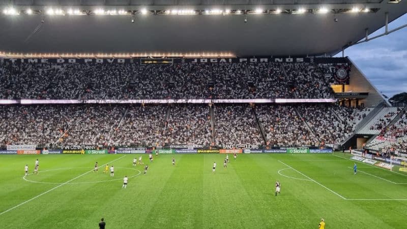 Corinthians supera marca de 100 mil torcedores na Neo Química Arena em 2023
