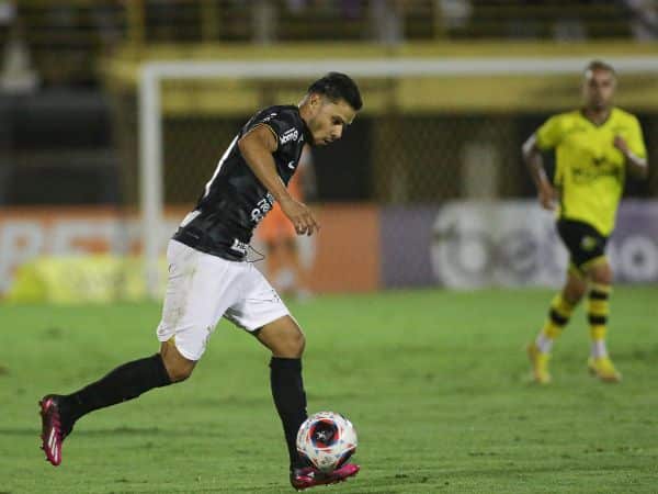 Técnico do Corinthians admite oscilação da equipe com os desfalques: 'ausências alteram um pouco'