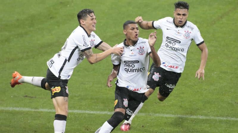 Corinthians acerta empréstimo de Rodrigo Varanda por um ano com o América-MG