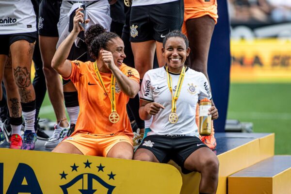 Campeã da Supercopa Feminina, Ju Ferreira comenta sensação de primeiro título pelo Corinthians