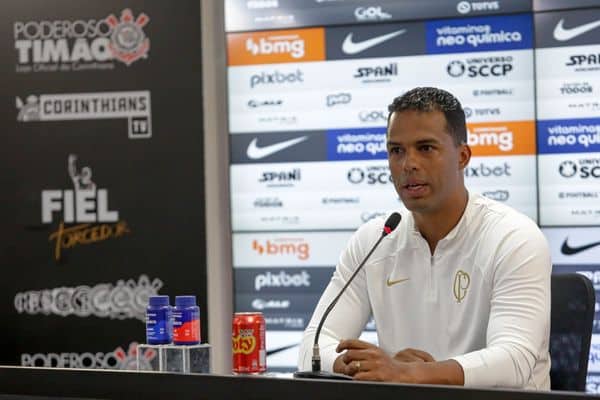 Fernando Lázaro explica mudanças e fala sobre a derrota do Corinthians contra o São Bernardo