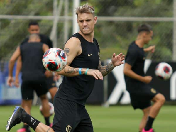 Corinthians realiza penúltimo treino de olho no Santos 