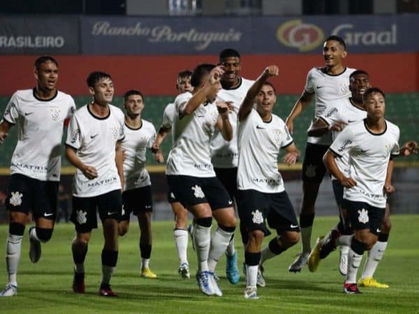 Corinthians atropela Flamengo e estreia com vitória no Brasileiro Sub-20