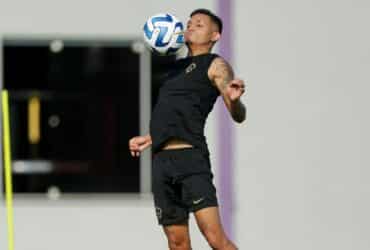 Corinthians realiza treino de posse e enfrentamento em preparação para Libertadores