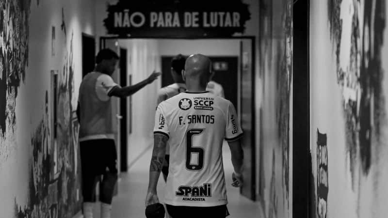 Fábio Santos perde primeiro pênalti em decisões pelo Corinthians, confira o histórico: