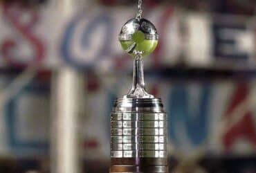 Foto da taça da Libertadores da América