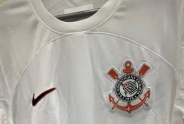 Imagem do uniforme do Corinthians I vazado para 2023
