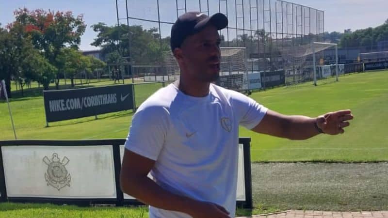 Corinthians promove treino aberto a imprensa