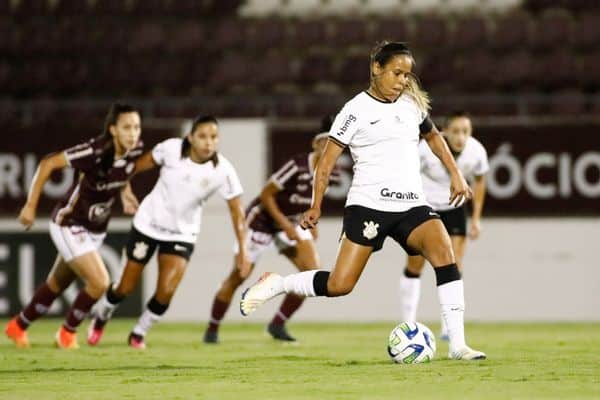 Corinthians vence a Ferroviária e segue na liderança do Brasileirão Feminino