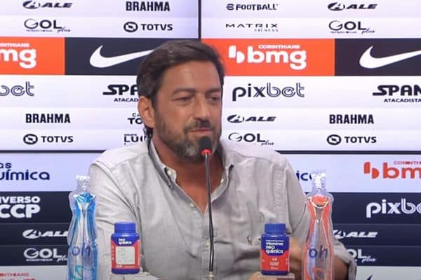 Duilio anuncia saída de diretor de futebol do Corinthians