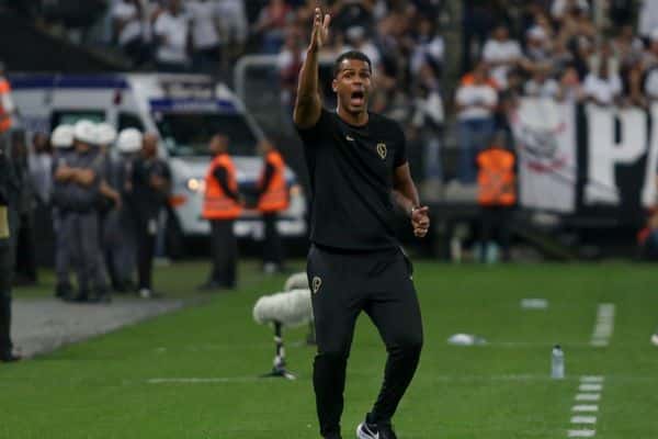 Fernando Lázaro pode atingir marca importante na Libertadores