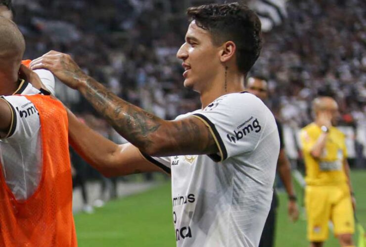 Fernando Lázaro informou que Caetano seria titular após um dos treinos antes do jogo. (Foto: Rodrigo Coca / Ag Corinthians)