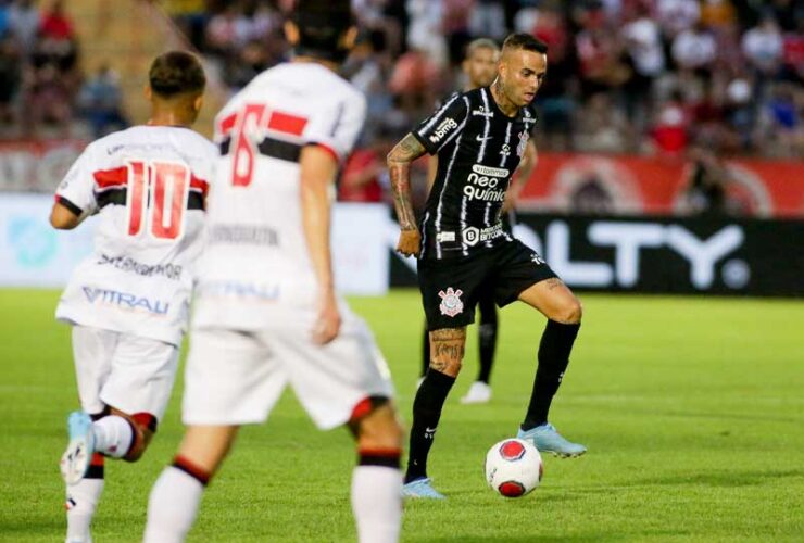 Giuliano e Luan jogaram juntos no Grêmio, mas não conseguiram reeditar a dupla de sucesso de outras épocas. (Foto: Rodriggo Coca / Ag Corinthians)