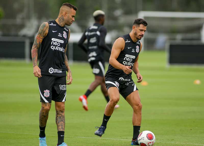 Giuliano e Luan jogaram juntos no Grêmio, mas não conseguiram reeditar a dupla de sucesso de outras épocas. (Foto: Rodriggo Coca / Ag Corinthians)